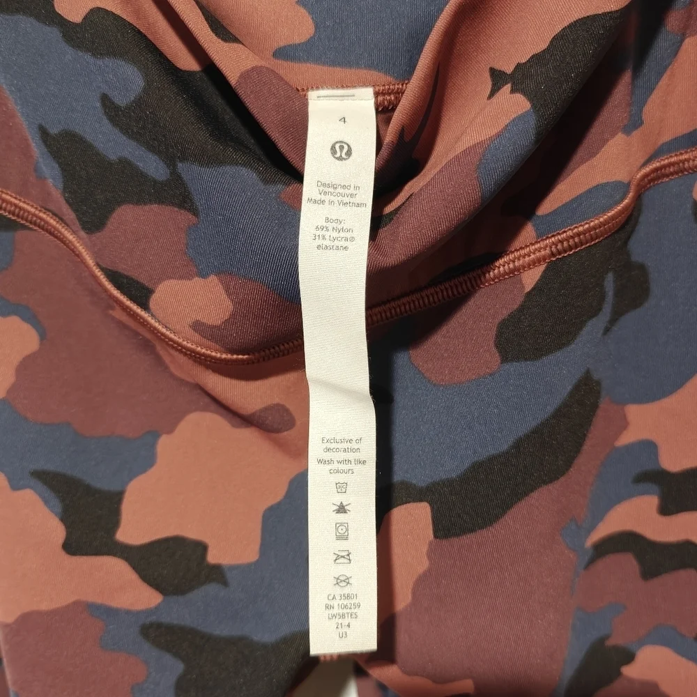 NWOT Lululemon High Waisted Leggings Size 4 Camo Camouflage Wunder Under